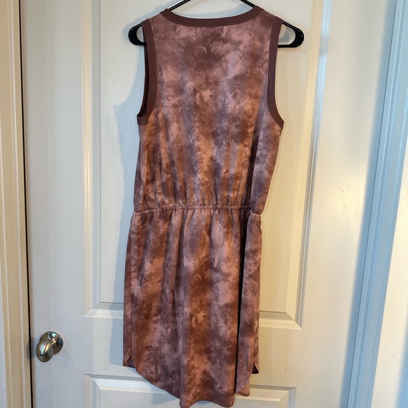 Athleta Rincon Evian Rose Pink Printed Marble Athletic Dress, size Small - Picture 4 of 9